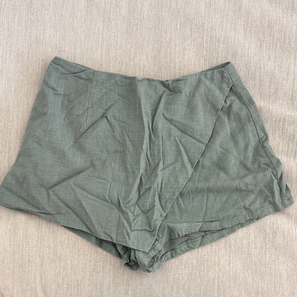 Process Polly Green shorts